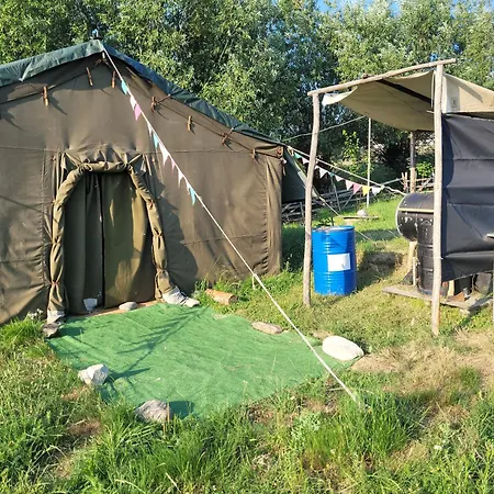 Glamping 豪华帐篷 Nucşoara